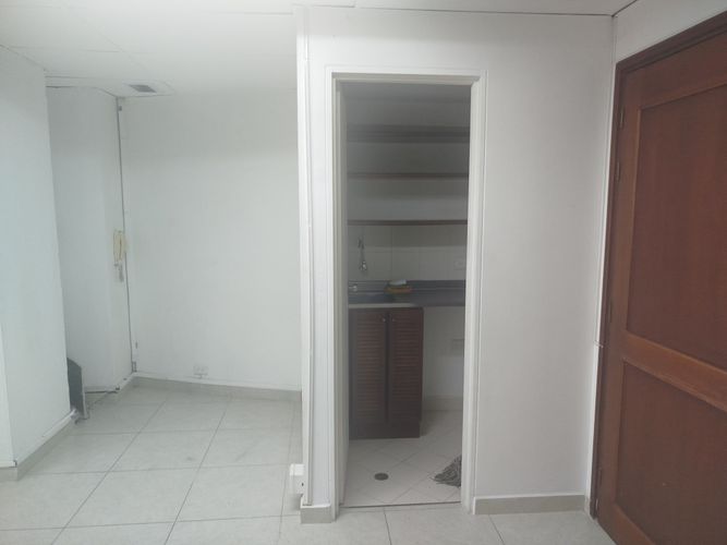 Oficina en arriendo en El Poblado, Medellín, 38 m² · foto 8 de 12