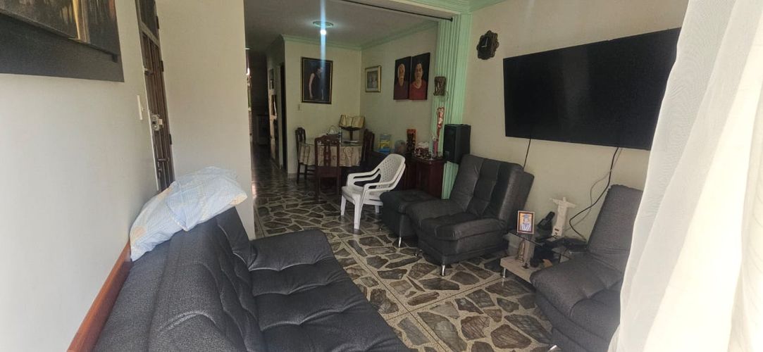 Casa de 8 alcobas en venta en Belén Las Mercedes, Medellín, 106 m² · foto 2 de 24