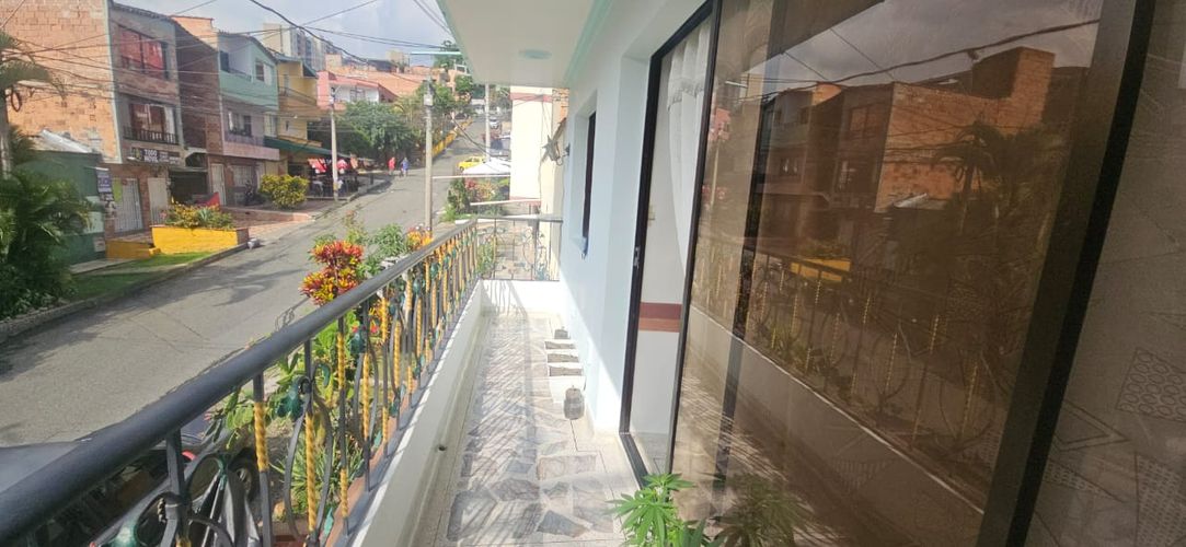 Casa de 8 alcobas en venta en Belén Las Mercedes, Medellín, 106 m² · foto 8 de 24
