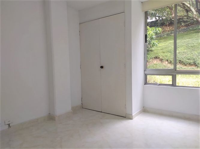 Apartamento de 4 alcobas en arriendo en La Aguacatala, Medellín, 135 m² · foto 15 de 17