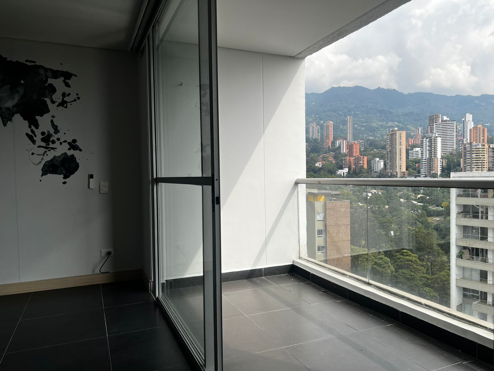Apartaestudio en arriendo en El Campestre, Medellín · foto 11 de 17