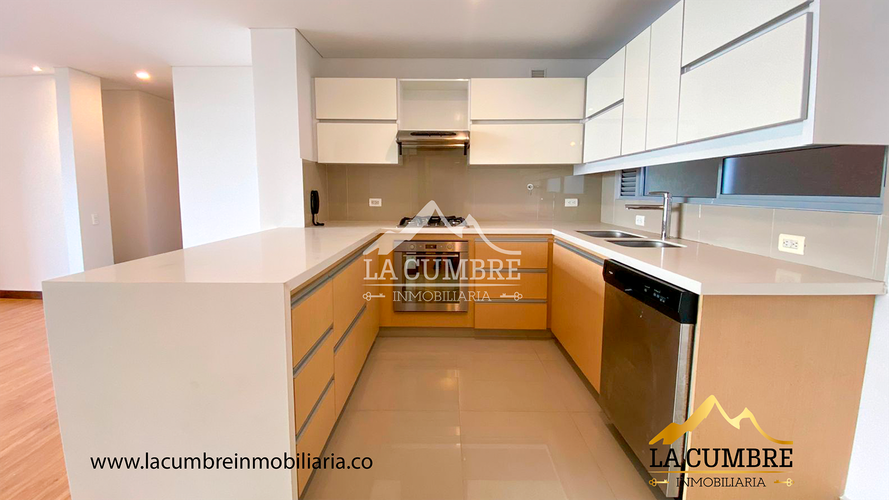 Apartamento de 2 alcobas en arriendo en Los Balsos, Medellín, 115 m² · foto 6 de 13