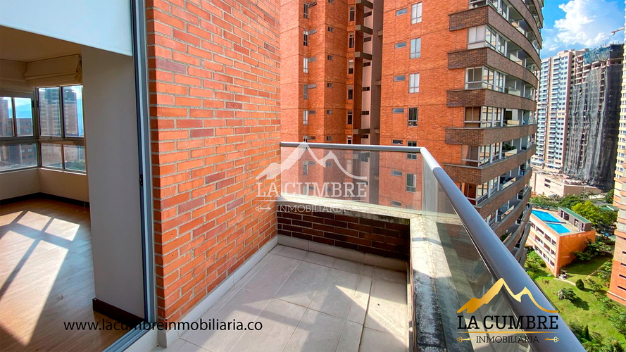 Apartamento de 2 alcobas en arriendo en Los Balsos, Medellín, 115 m² · foto 9 de 13