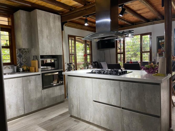 Casa de 4 alcobas en arriendo en Las Lomitas, Sabaneta, 320 m² · foto 3 de 20