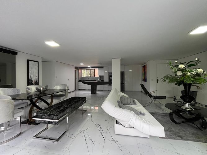 Apartamento de 3 alcobas en arriendo en Los Balsos, Medellín, 127 m² · foto 2 de 16