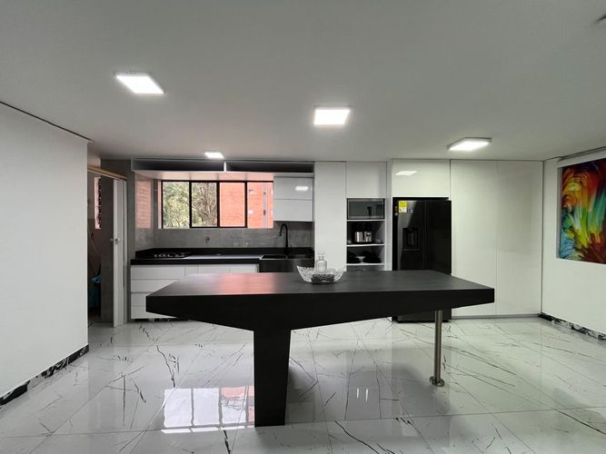 Apartamento de 3 alcobas en arriendo en Los Balsos, Medellín, 127 m² · foto 3 de 16