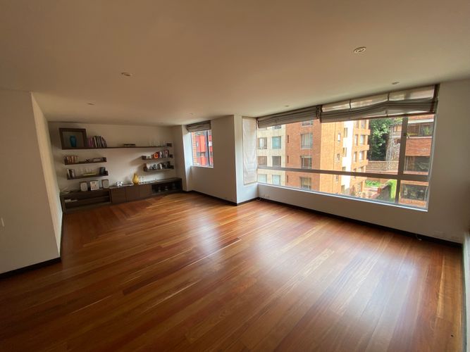 Apartamento de 3 alcobas en venta en Los Rosales, Bogotá, 171 m² · foto 2 de 22