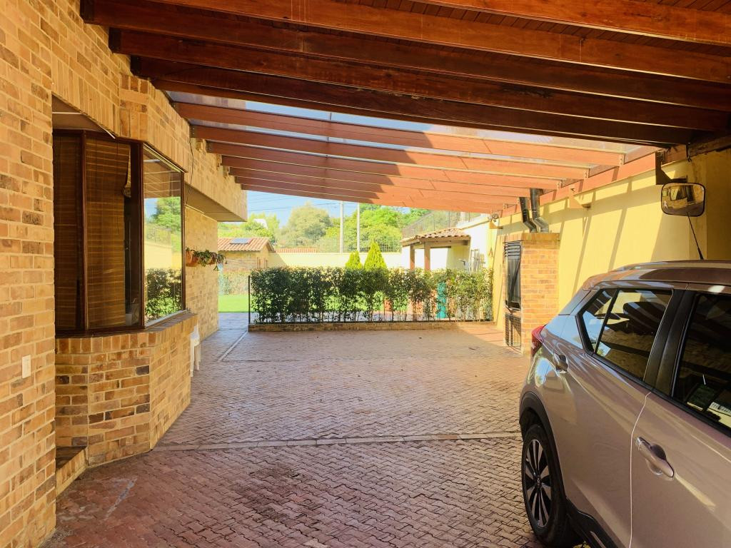 Casa en venta en San Jose De Bavaria, Bogotá · foto 12 de 24