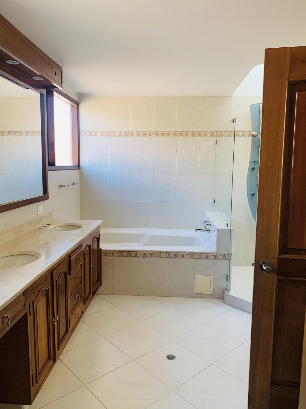 Casa en venta en San Jose De Bavaria, Bogotá · foto 14 de 24