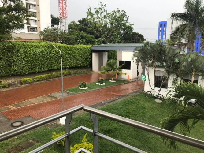 Casa de 4 alcobas en venta en Picaleña Y Mirolindo, Ibagué, 328 m² · foto 3 de 12