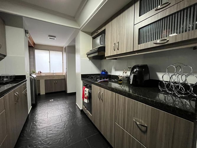 Apartamento de 3 alcobas en venta en El Poblado, Medellín, 127 m² · foto 6 de 17