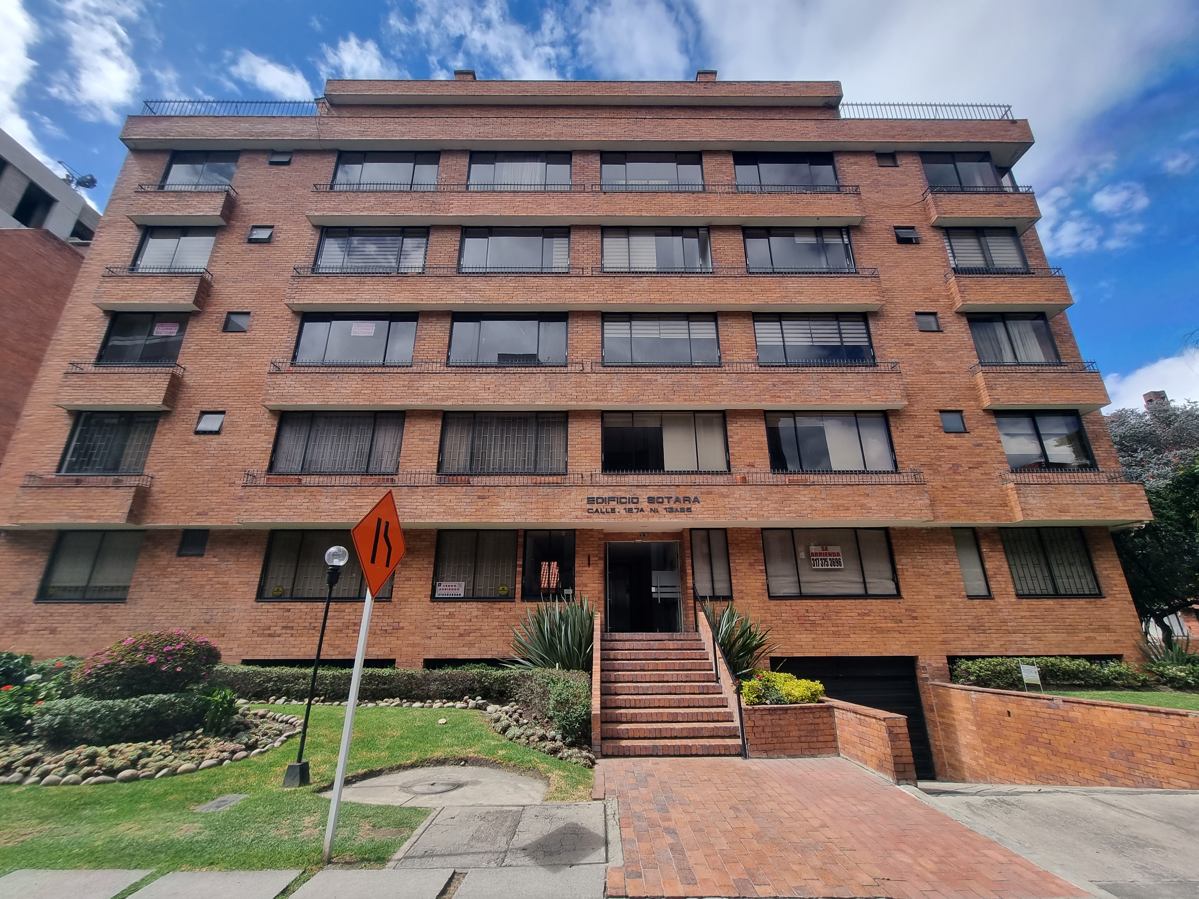Apartamento en venta en La Carolina, Bogotá · foto 4 de 24