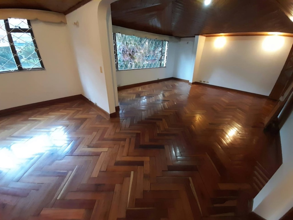 Casa en venta en Los Cedros, Bogotá · foto 2 de 24