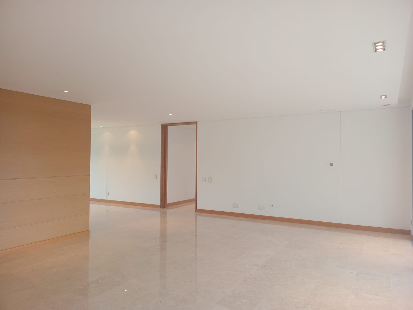Apartamento en arriendo en El Tesoro, Medellín · foto 2 de 19