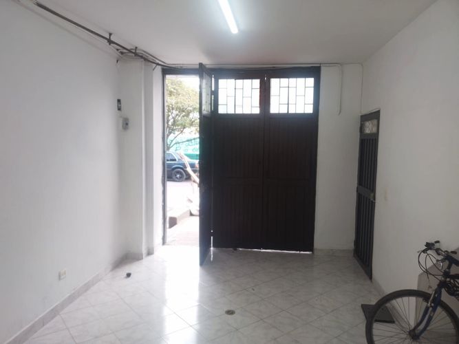 Bodega en arriendo en Cristo Rey, Medellín, 90 m² · foto 4 de 8