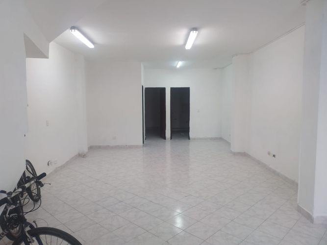 Bodega en arriendo en Cristo Rey, Medellín, 90 m² · foto 6 de 8