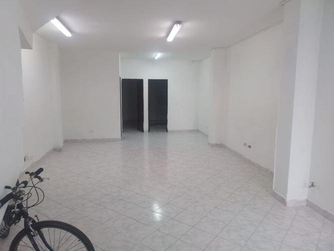 Bodega en arriendo en Cristo Rey, Medellín, 90 m² · foto 7 de 8
