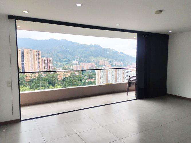 Apartamento de 3 alcobas en arriendo en Loma Del Escobero, Envigado, 116 m² · foto 2 de 20