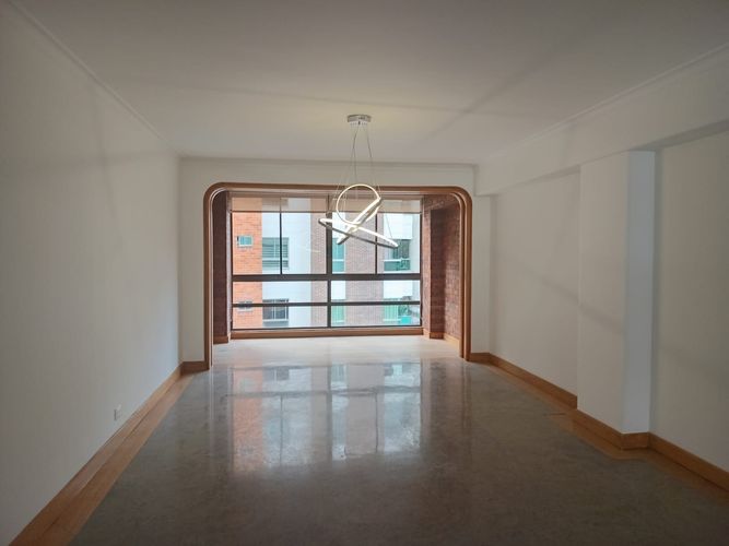 Apartamento de 3 alcobas en arriendo en El Poblado, Medellín, 402 m² · foto 2 de 18
