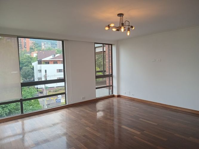 Apartamento de 3 alcobas en arriendo en El Poblado, Medellín, 402 m² · foto 4 de 18