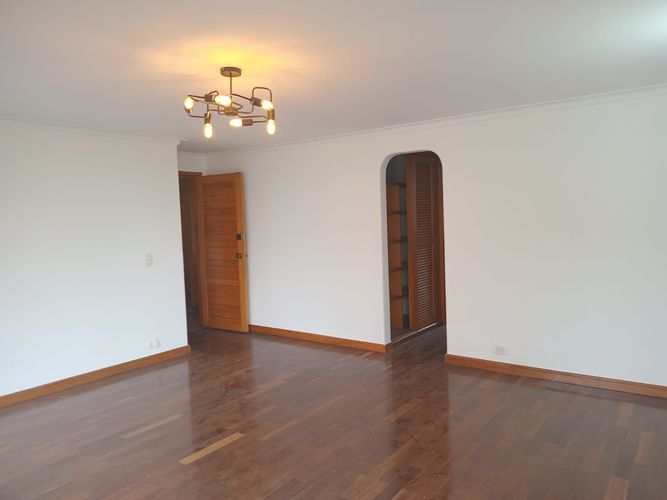 Apartamento de 3 alcobas en arriendo en El Poblado, Medellín, 402 m² · foto 5 de 18