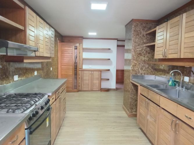 Apartamento de 3 alcobas en arriendo en El Poblado, Medellín, 402 m² · foto 8 de 18