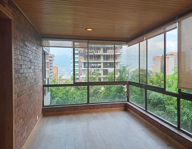 Apartamento de 3 alcobas en arriendo en El Poblado, Medellín, 402 m² · foto 9 de 18