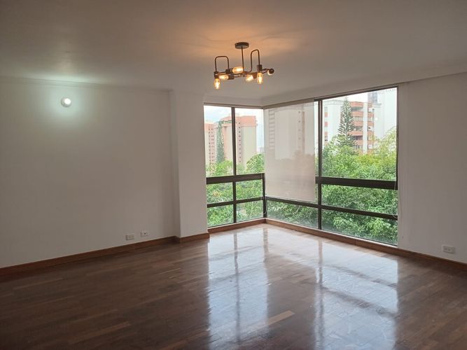 Apartamento de 3 alcobas en arriendo en El Poblado, Medellín, 402 m² · foto 10 de 18