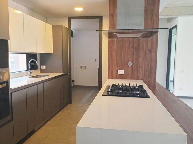 Apartamento de 2 alcobas en arriendo en El Poblado, Medellín, 152 m² · foto 6 de 16