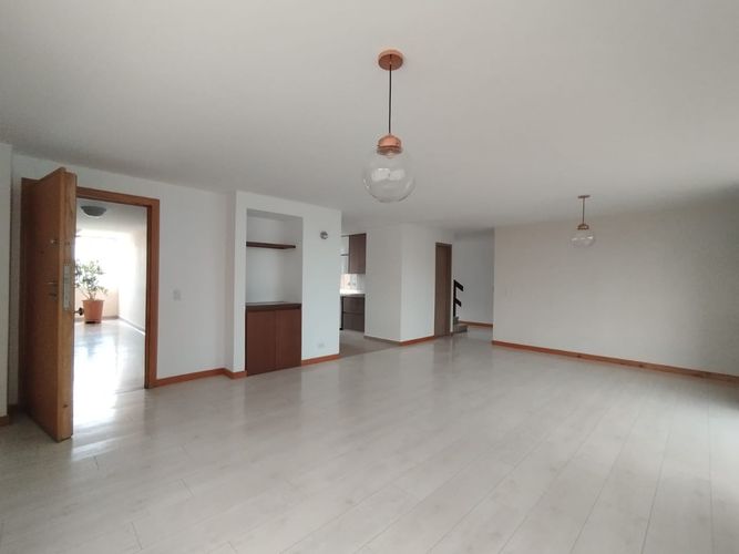 Apartamento de 4 alcobas en arriendo en Castropol, Medellín, 246 m² · foto 2 de 20