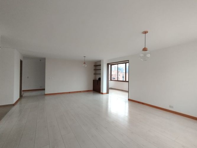 Apartamento de 4 alcobas en arriendo en Castropol, Medellín, 246 m² · foto 4 de 20