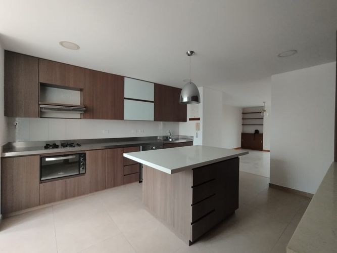 Apartamento de 4 alcobas en arriendo en Castropol, Medellín, 246 m² · foto 6 de 20
