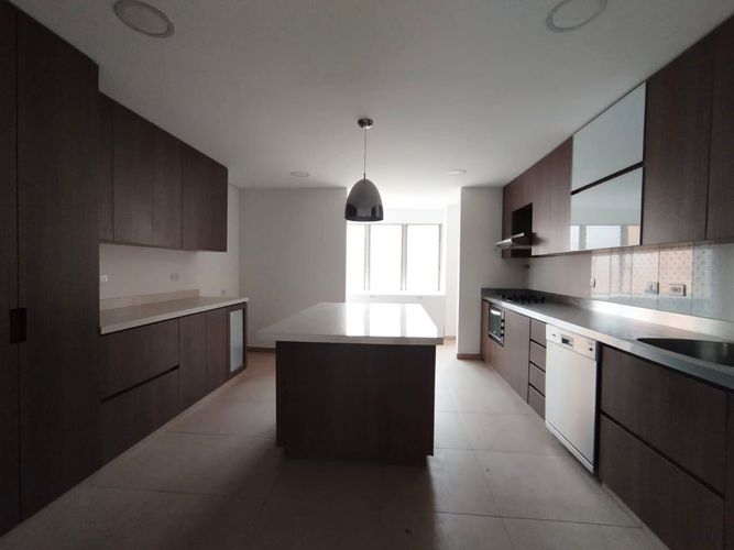 Apartamento de 4 alcobas en arriendo en Castropol, Medellín, 246 m² · foto 7 de 20