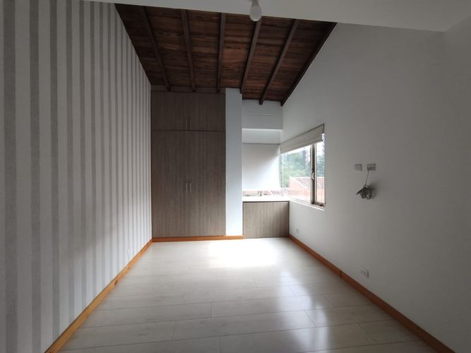 Apartamento de 4 alcobas en arriendo en Castropol, Medellín, 246 m² · foto 17 de 20