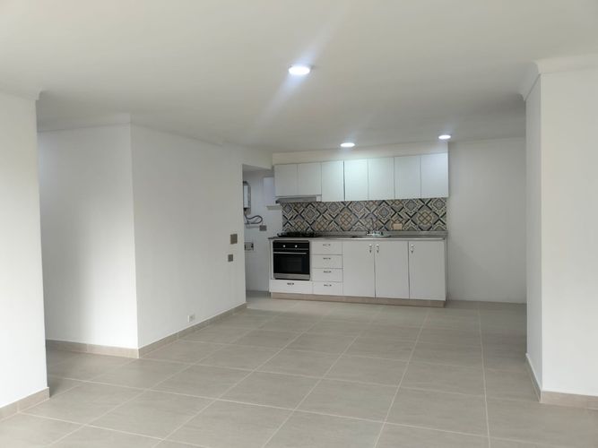 Apartamento de 2 alcobas en arriendo en El Poblado, Medellín, 72 m² · foto 5 de 17