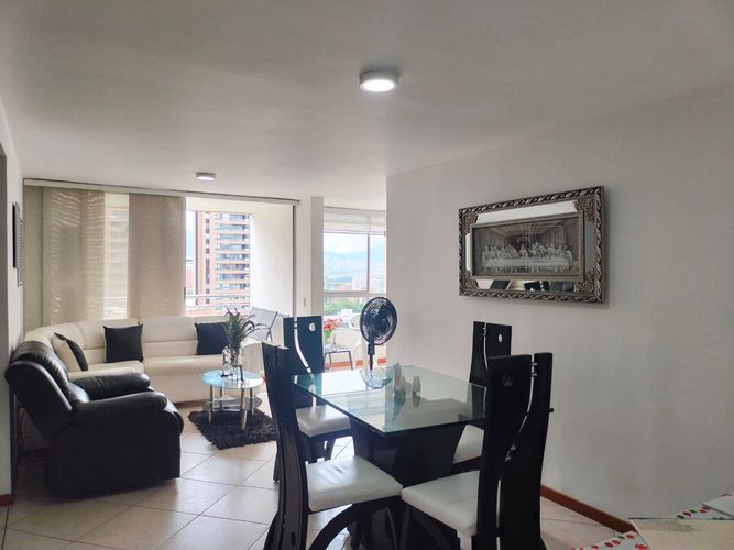 Apartamento en venta en El Poblado, Medellín · foto 2 de 17