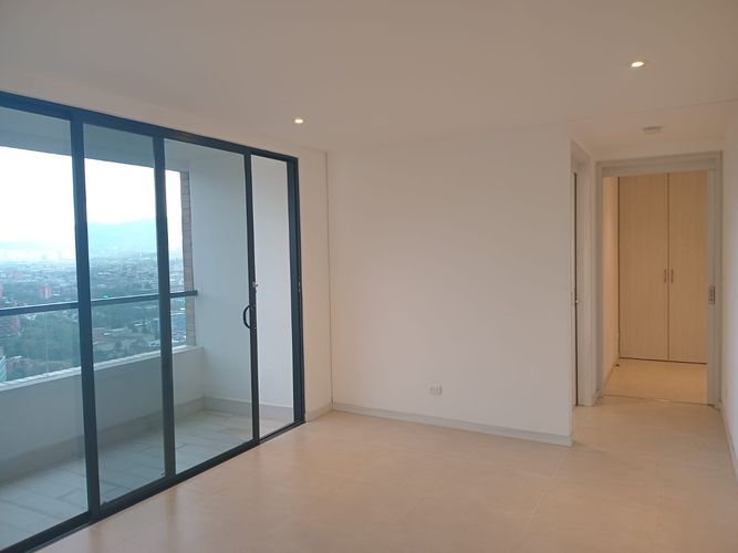 Apartamento de 2 alcobas en arriendo en Castropol, Medellín, 86 m² · foto 3 de 17