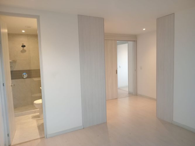 Apartamento de 2 alcobas en arriendo en Castropol, Medellín, 86 m² · foto 11 de 17