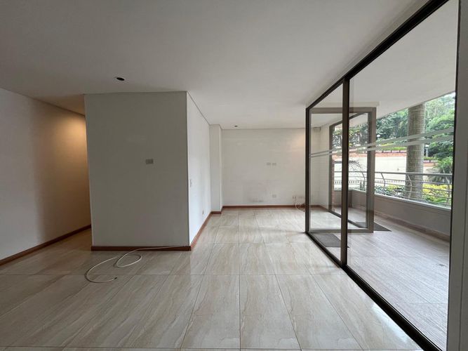 Apartamento de 3 alcobas en arriendo en El Poblado, Medellín, 137 m² · foto 2 de 20