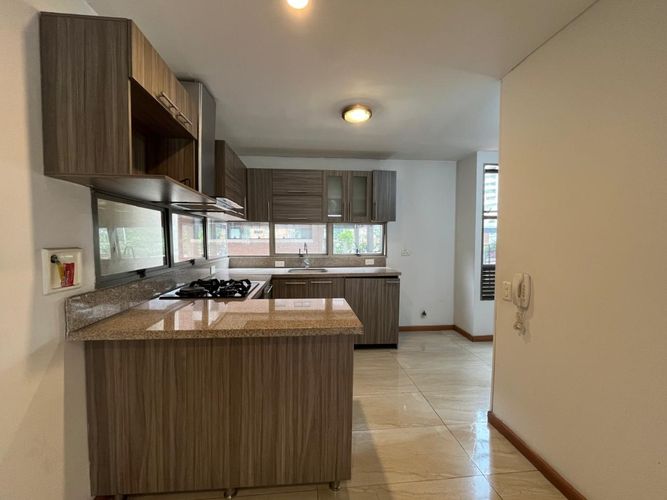 Apartamento de 3 alcobas en arriendo en El Poblado, Medellín, 137 m² · foto 5 de 20