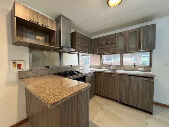 Apartamento de 3 alcobas en arriendo en El Poblado, Medellín, 137 m² · foto 7 de 20