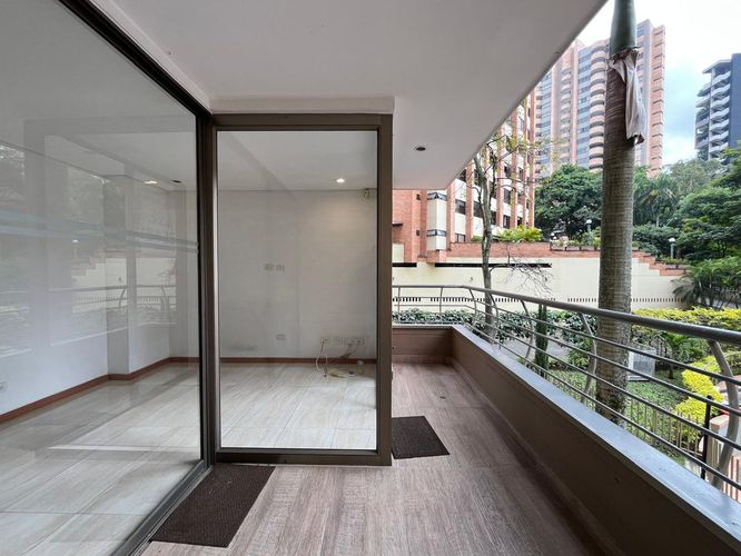 Apartamento de 3 alcobas en arriendo en El Poblado, Medellín, 137 m² · foto 19 de 20