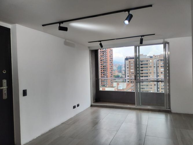 Apartamento de 2 alcobas en arriendo en El Poblado, Medellín, 75 m² · foto 2 de 16