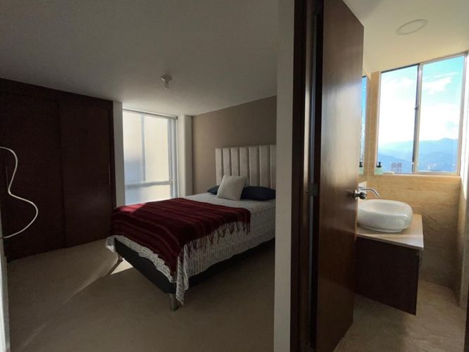Apartamento de 3 alcobas en arriendo en El Poblado, Medellín, 160 m² · foto 11 de 18