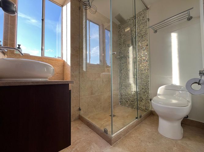 Apartamento de 3 alcobas en arriendo en El Poblado, Medellín, 160 m² · foto 12 de 18