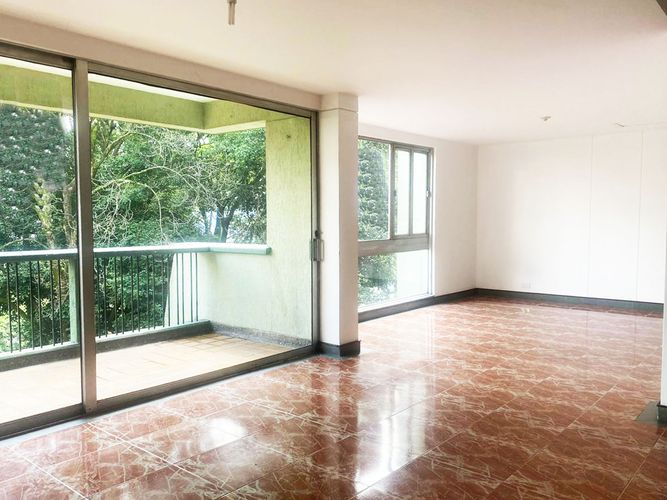 Apartamento de 3 alcobas en arriendo en El Castillo, Medellín, 128 m² · foto 2 de 15