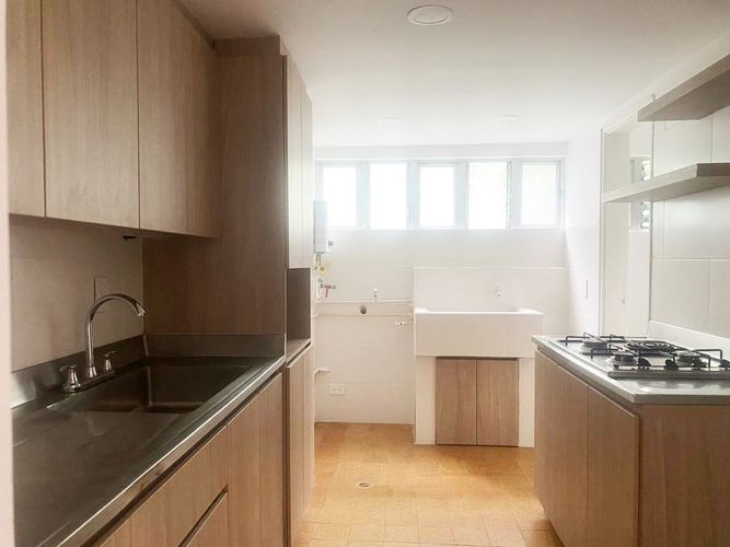 Apartamento de 3 alcobas en arriendo en El Castillo, Medellín, 128 m² · foto 4 de 15