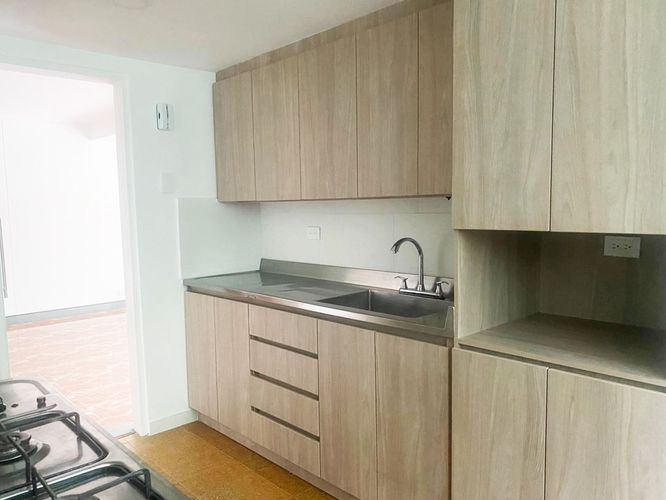 Apartamento de 3 alcobas en arriendo en El Castillo, Medellín, 128 m² · foto 5 de 15