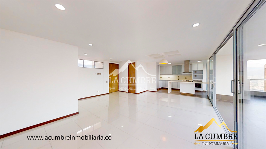 Apartamento de 3 alcobas en arriendo en La Calera, Medellín, 180 m² · foto 2 de 18
