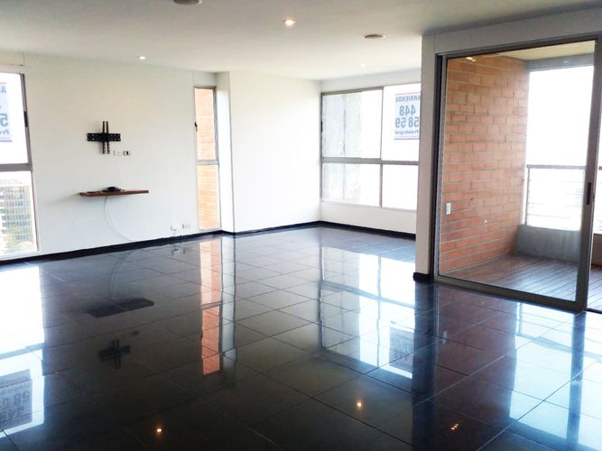 Apartamento de 3 alcobas en arriendo en El Poblado, Medellín, 160 m² · foto 3 de 15